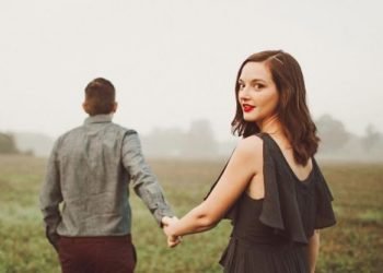 Teri Meethi Meethi Yaad Me Khoker Hum To Tanha Ji Lete Hain